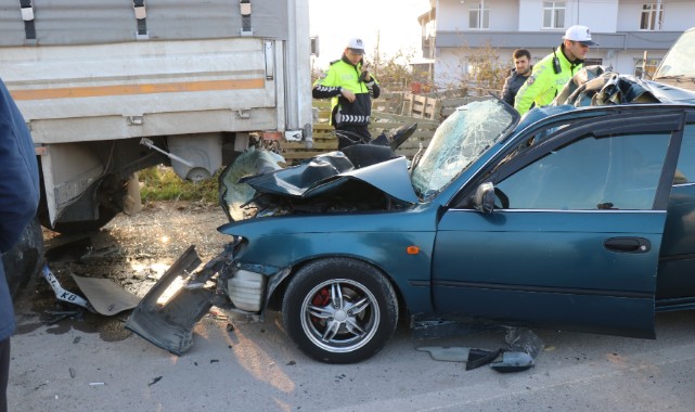 Park halindeki kamyona ok gibi saplandı: 1 ölü, 1 ağır yaralı