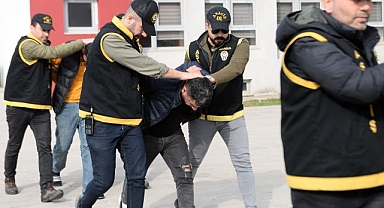 Polis baskınında evleri cephanelik gibi çıktı