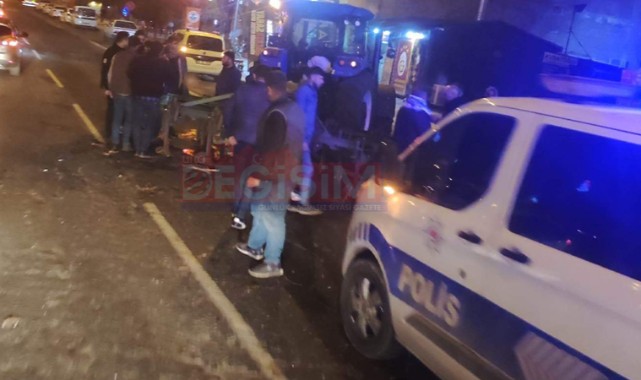 Şanlıurfa'da iki araç kafa kafaya çarpıştı