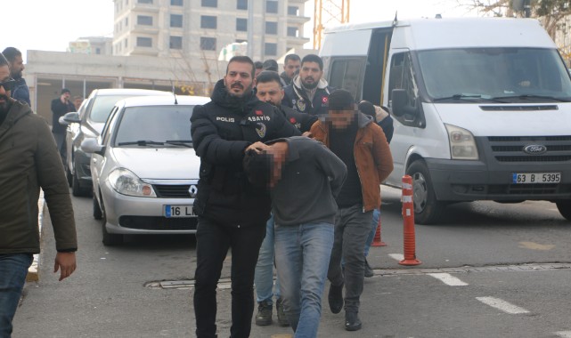 Şanlıurfa’da polis ve muhabiri darp edenler adliyede  