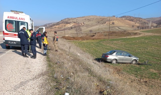 Şarampole yuvarlanan otomobilin sürücüsü yaralandı