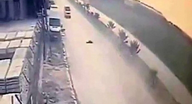 Sokak köpeğinden kaçan çocuğa araç çarptı! Hayatını kaybetti