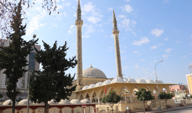 150 cami minaresi ağır hasar aldı