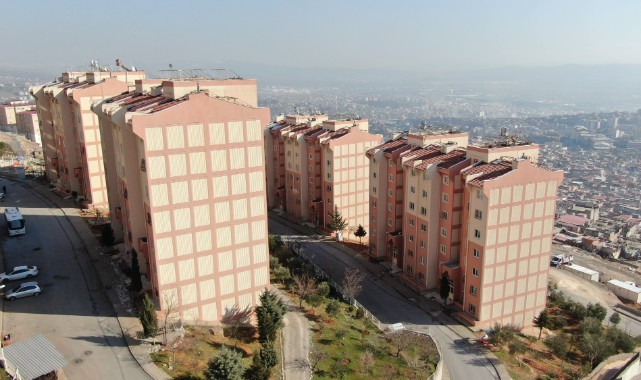 Çevresi yerle bir oldu onlarda çatlak bile yok