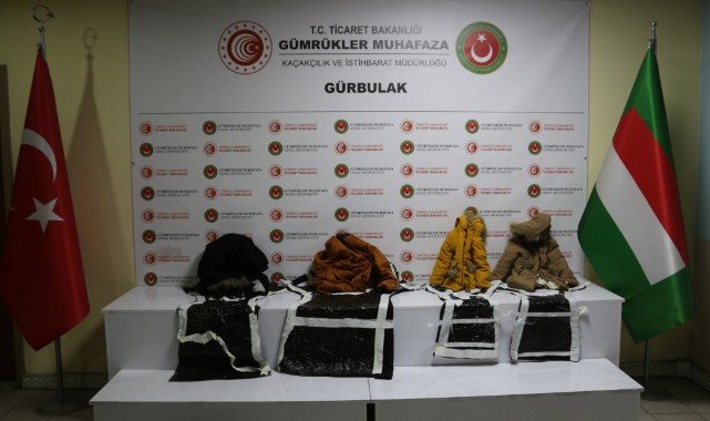 Çocuk montuna saklanmış uyuşturucu ele geçirildi