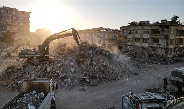 Depremde vefat eden vatandaşların sayısı artıyor