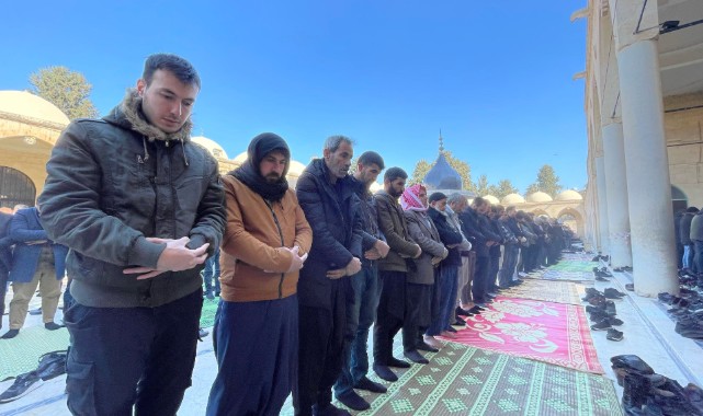Depremlerde vefat edenler için gıyabi cenaze namazı kılındı