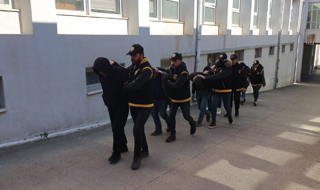 Depremzedelerin eşyalarını çalan 7 kişi yakalandı
