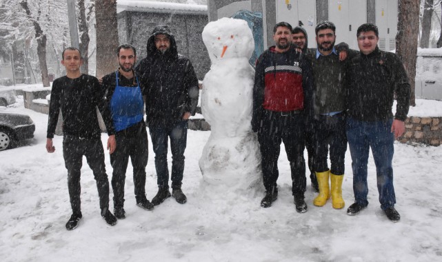Kar yağışı sevinçle karşılandı
