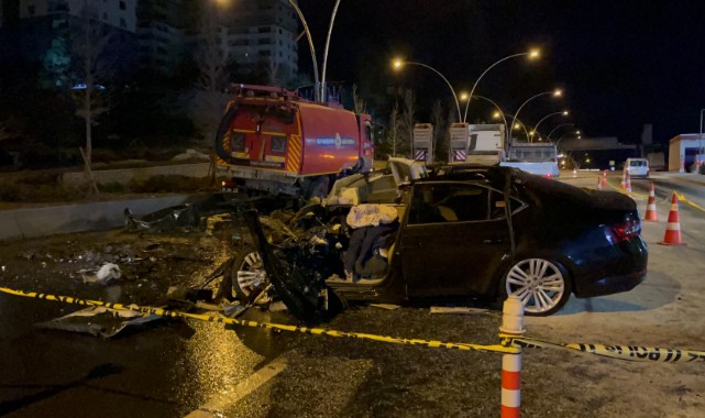 Korkunç kaza: Araç sürücüsü hayatını kaybetti