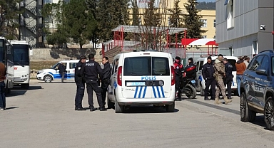 Otomobil hareket halindeyken pompalı tüfekle ateş açtı