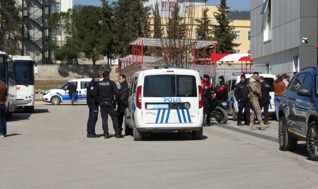 Otomobil hareket halindeyken pompalı tüfekle ateş açtı