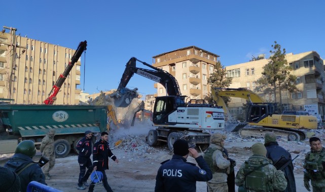 Şanlıurfa'da enkaz kaldırma çalışmaları sürüyor