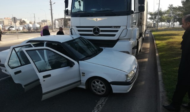 Şanlıurfa'da otomobil ve kamyon çarpıştı