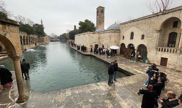 Ara tatilde Balıklıgöl'e ziyaretçi yoğunluğu
