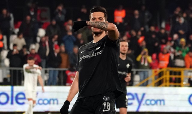 Umut Nayir, İstanbul takımlarını boş geçmedi