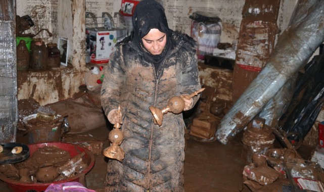 8 Yıl boyunca hazırladığı çeyizi sele karıştı