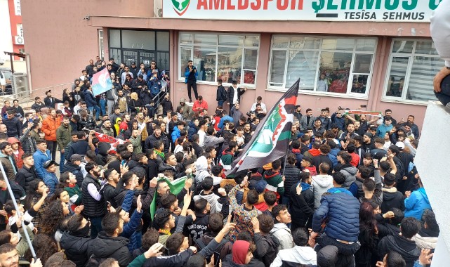Amedsporlu futbolcular, vatandaşlar tarafından alkışlarla karşılandı