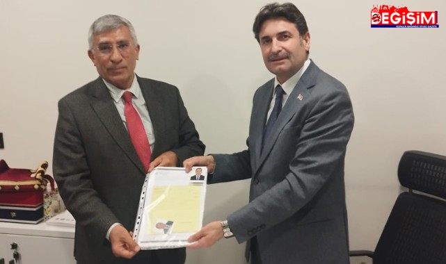 Başkan Yeşil istifa ederek aday adaylığını açıkladı!