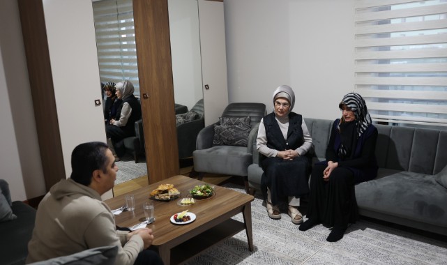  Emine Erdoğan’dan Ankara’daki depremzede aileye iftar ziyareti