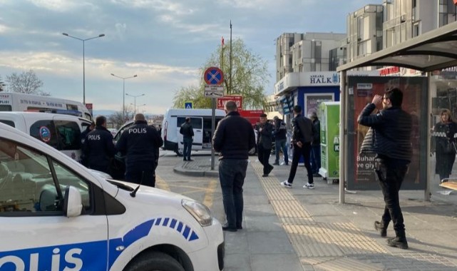 Kavgayı ayırmaya çalışan polise bıçaklı saldırı
