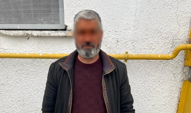 Kendisini polis ve savcı olarak tanıtan dolandırıcı polisten kaçamadı