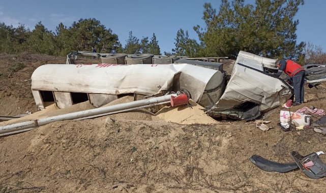  Kontrolden çıkan yem yüklü kamyon şarampole yuvarlandı