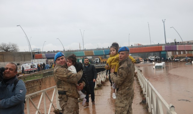 Mahsur kalanların imdadına Mehmetçik koştu!