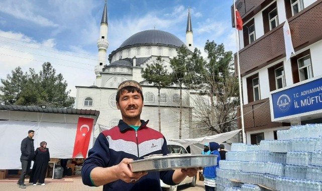  Minare işçisi Afgan vatandaşı depremzedeleri yanlız bırakmadı