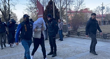 Sahte araç kiralama sitesi açarak 39 kişiyi dolandırdılar