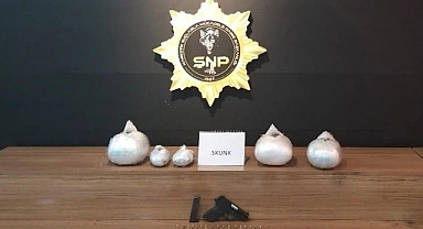 Urfa’da durdurulan otomobilde silah ve uyuşturucu çıktı