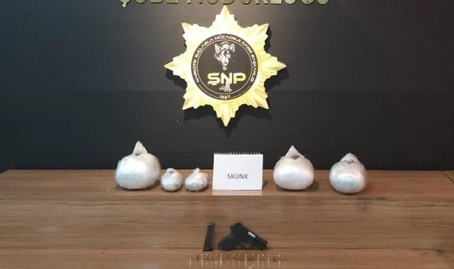Urfa’da durdurulan otomobilde silah ve uyuşturucu çıktı