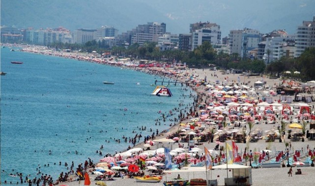 Yabancı turistler Türkiye'ye akın ediyor