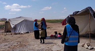 Akçakale’de ihtiyaç sahiplerine gıda kolisi