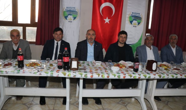 Aksoy, iftarda muhtarlarla bir araya geldi