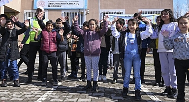 Bakan Özer: “Diğer illere nakil olan öğrenciler, memleketlerine geri döndü”