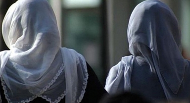 Başörtüsü kurallarına uymayan öğrencilere eğitim yasağı