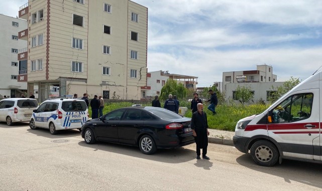 Bayram günü boş arazide erkek cesedi bulundu
