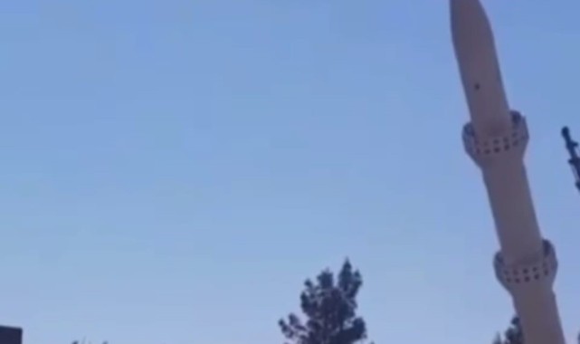 Cami minaresi kontrollü olarak yıkıldı