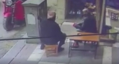 Çay ocağında husumetlilerin kavgası kameralara yansıdı