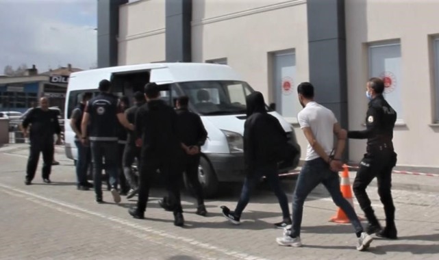 Çeşitli suçlardan aranan 35 kişi yakalandı, 8 kişi gözaltına alındı
