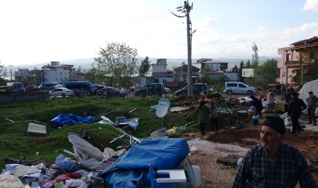 Deprem bölgesini fırtına vurdu: 1 ölü, 48 yaralı