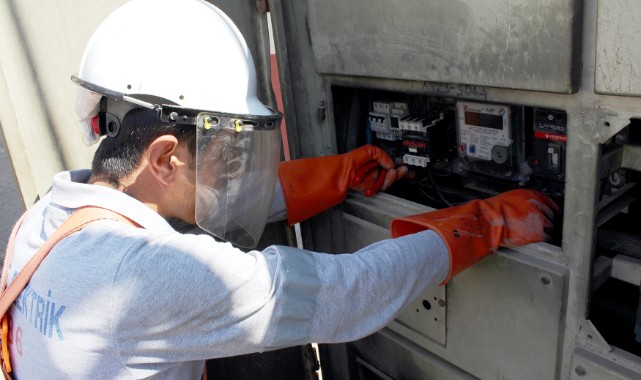 Elektrik panoları kimliği belirsiz kişilerce zarar verildi