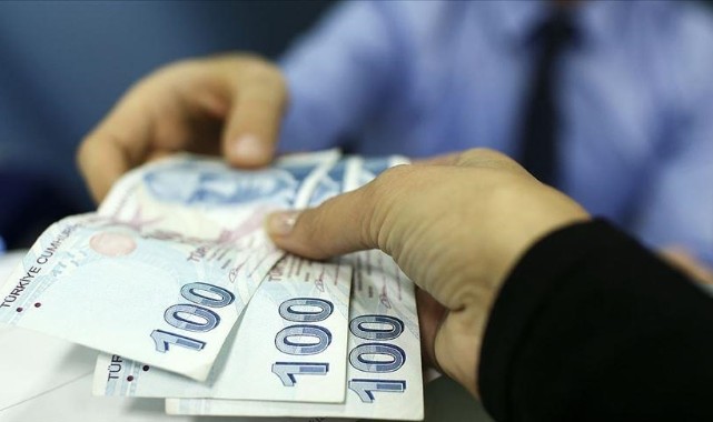 Emeklilerin aylıkları ve bayram ikramiyelerinin yatacağı tarih netleşti