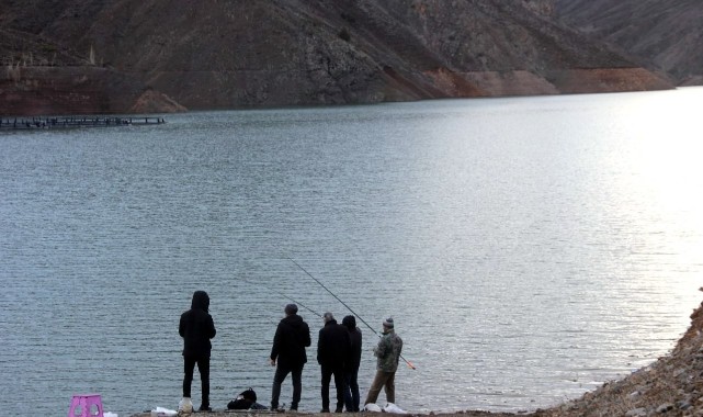 Erimeye başlayan kar suları barajlara bereket oldu