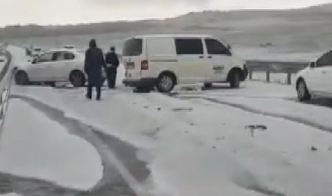 Gaziantep'te dolu yağışı zincirleme kazaya neden oldu