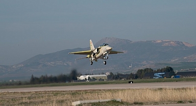 HÜRJET Jet Eğitim Uçağı ilk uçuşunu gerçekleştirdi