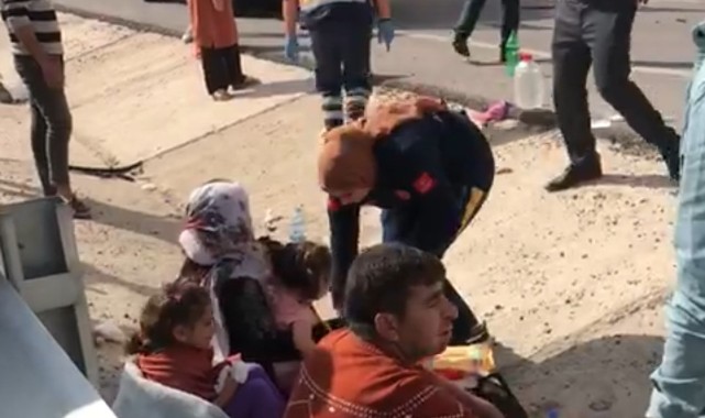 İki araç çarpıştı; 10 yaralı