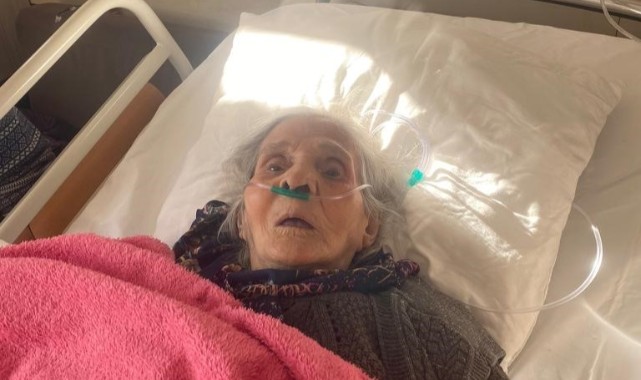 İki ay önce darp edildiği öne sürülen yaşlı kadın öldü