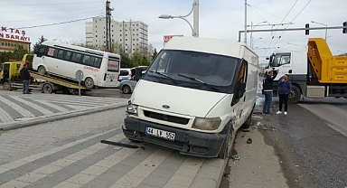 Malatya’da iki minibüs çarpıştı: 1 yaralı